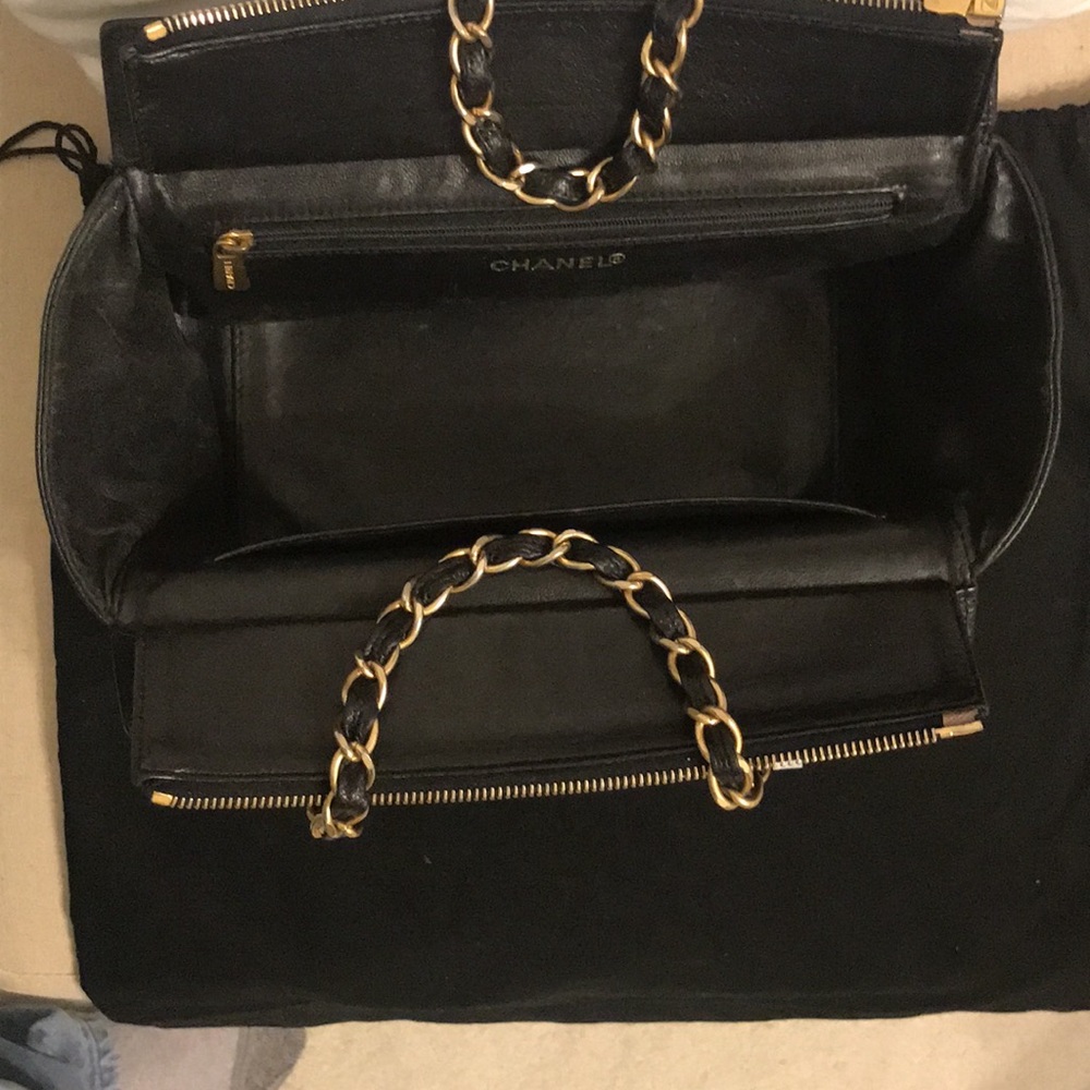 Color black chanel